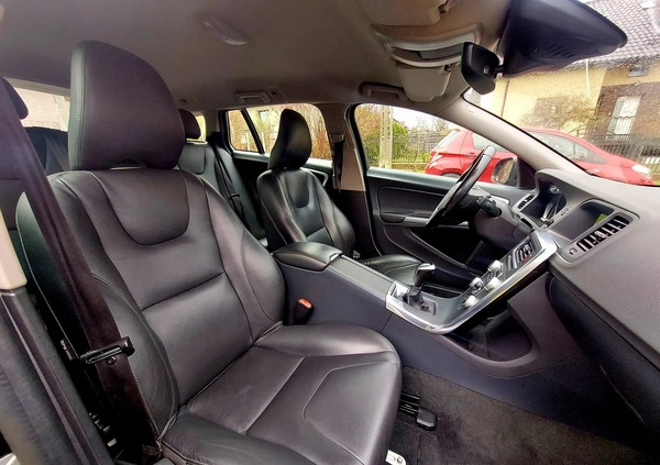 Volvo V60 cena 48300 przebieg: 177000, rok produkcji 2015 z Prudnik małe 121